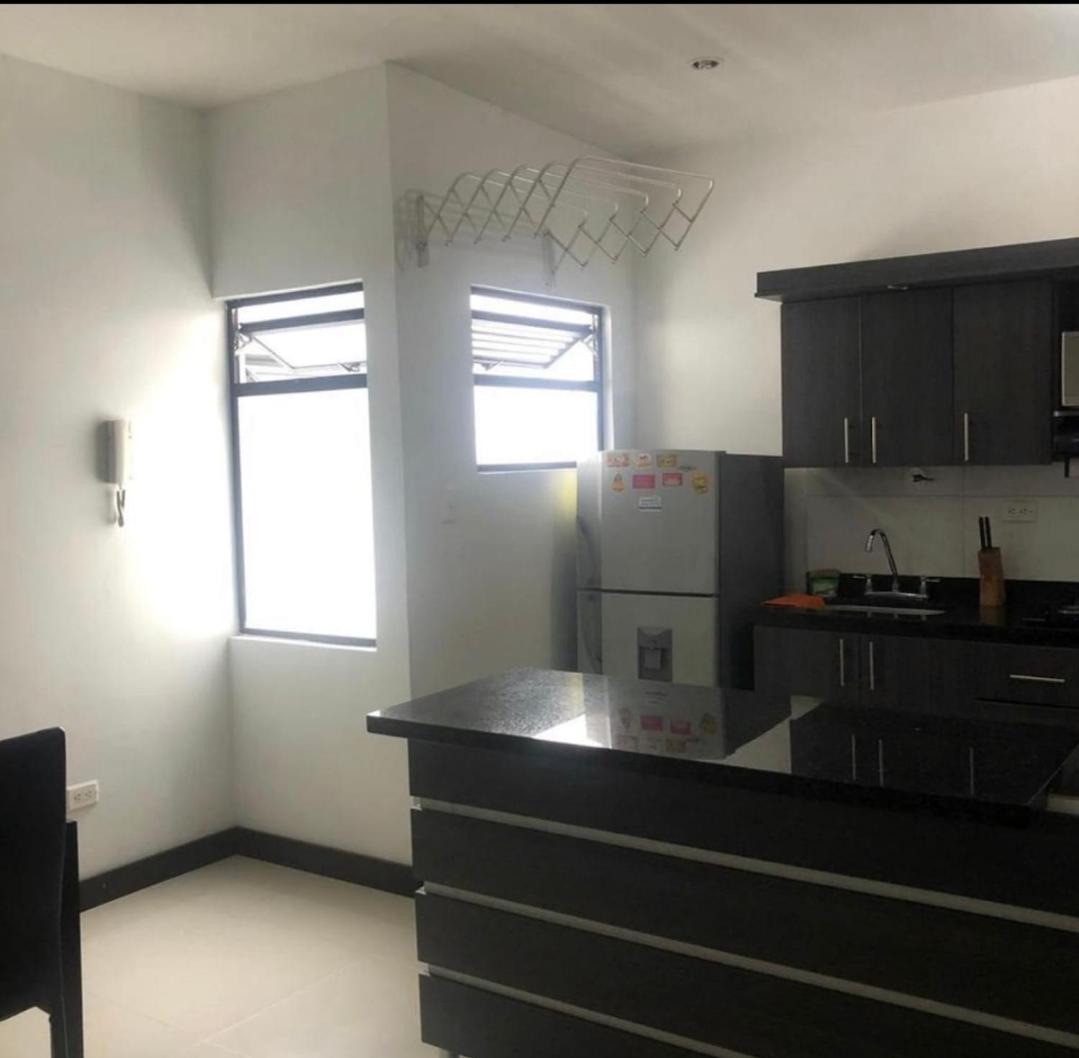 Apartamento Con Balcon Y Hamaca En Zona Rosa Laureles 301 *