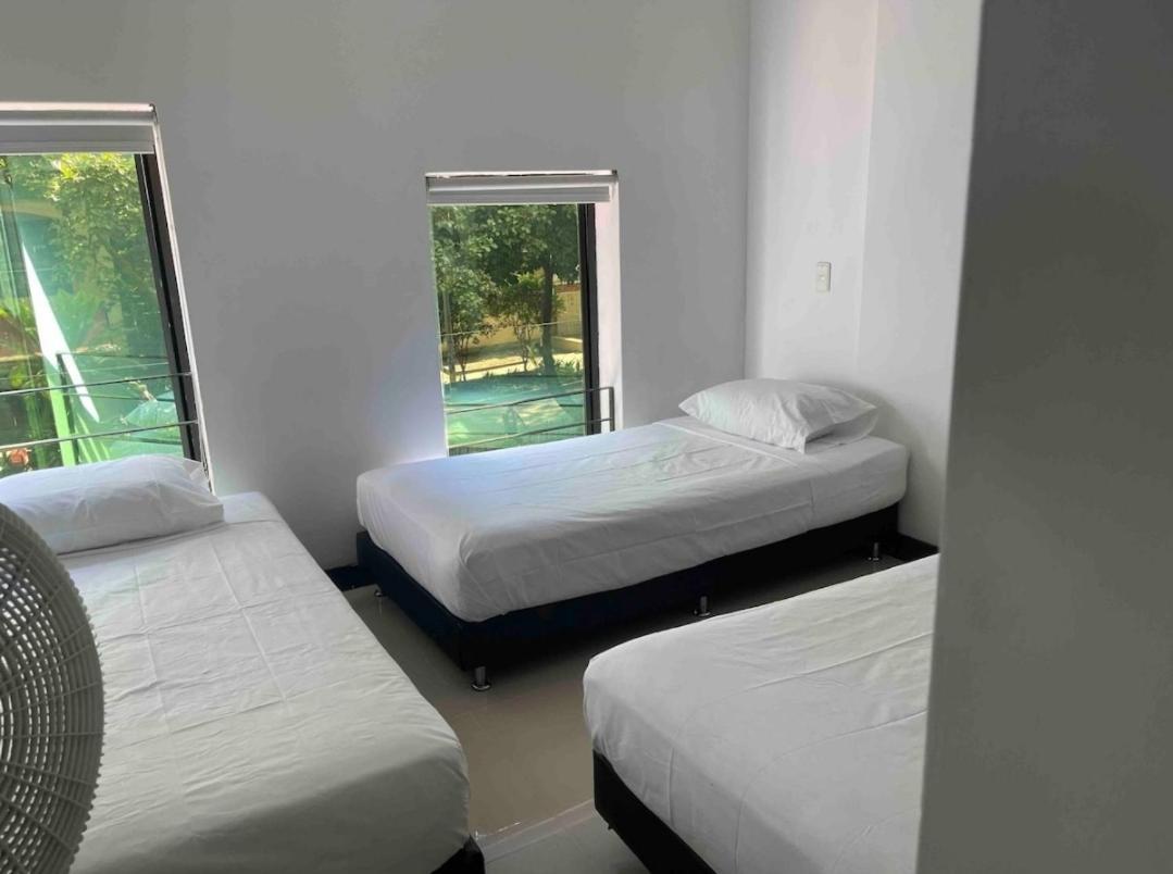 Con Balcon Y Hamaca En Zona Rosa Laureles 301 *