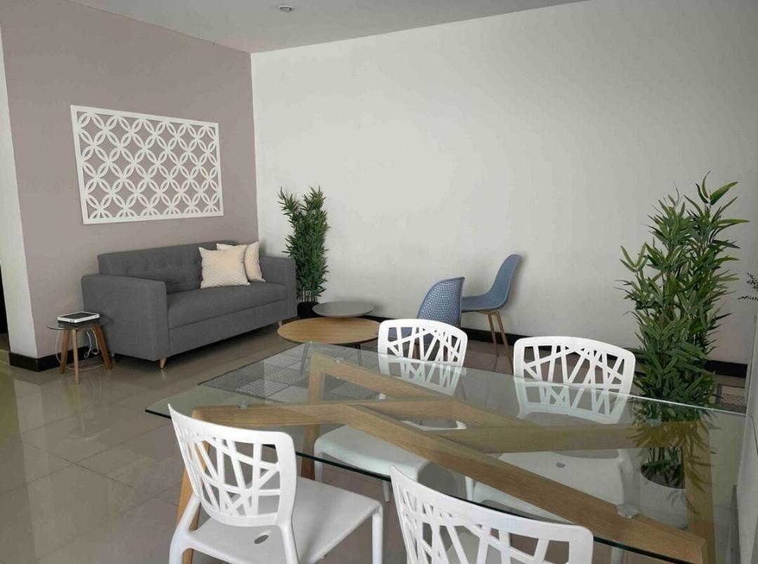 Con Balcon Y Hamaca En Zona Rosa Laureles 301 Medellín