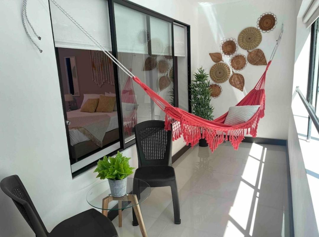 Con Balcon Y Hamaca En Zona Rosa Laureles 301